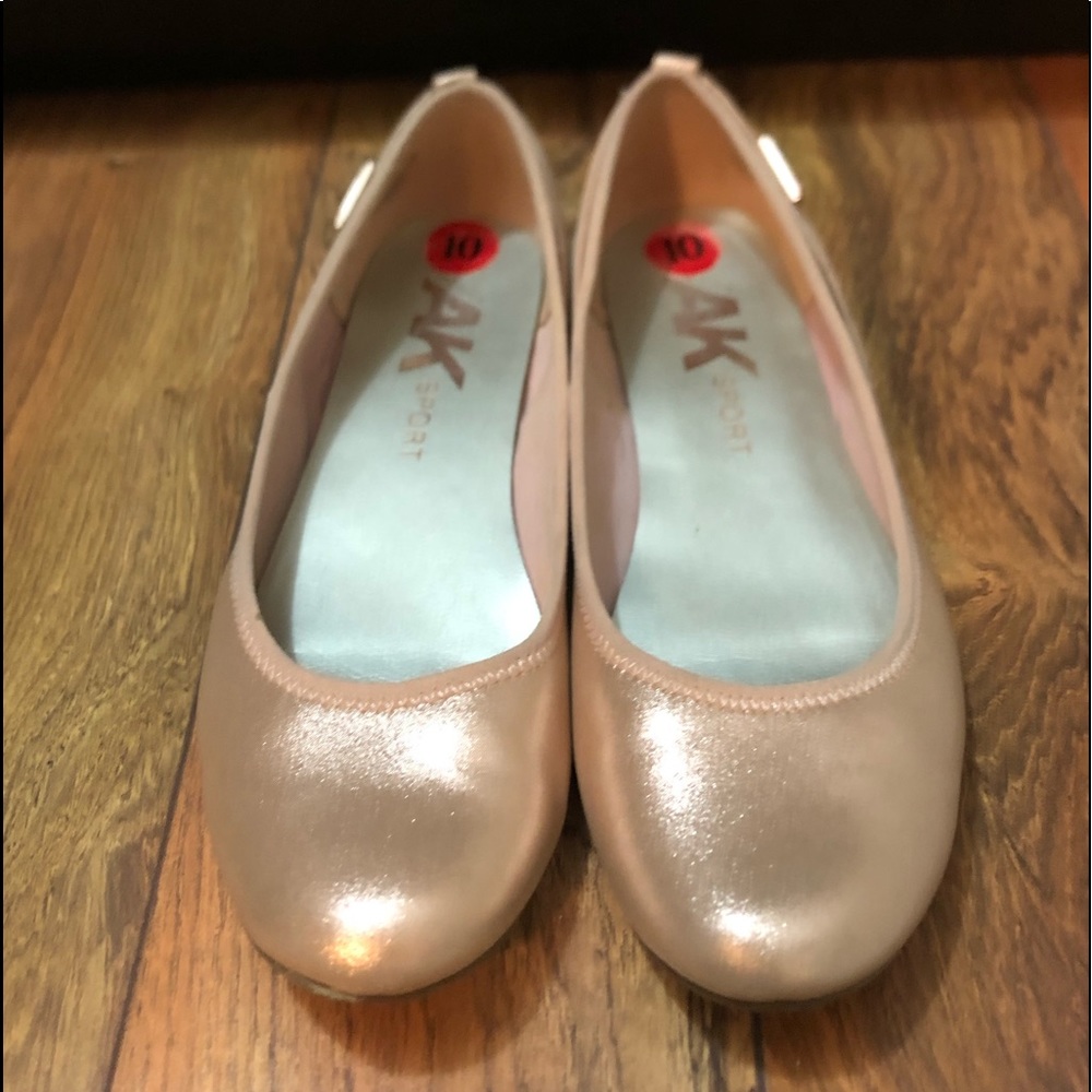 Women’s semi-formal flats